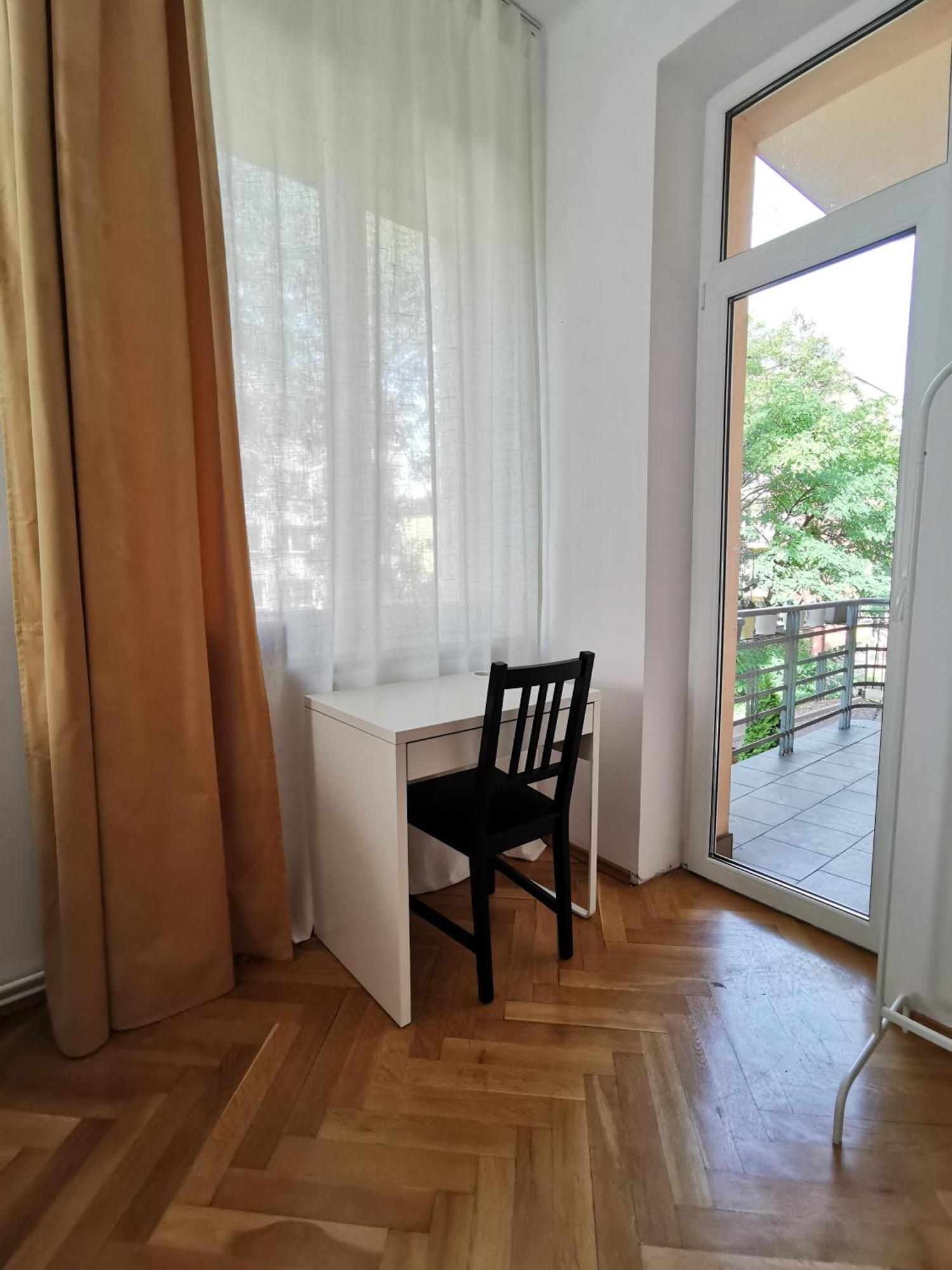 Cozy Spacious Apartment With Balcony Krakau Buitenkant foto